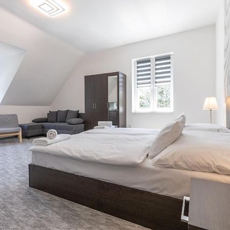 Panzio 81 Bed & Breakfast Hajduszoboszlo Ngoại thất bức ảnh